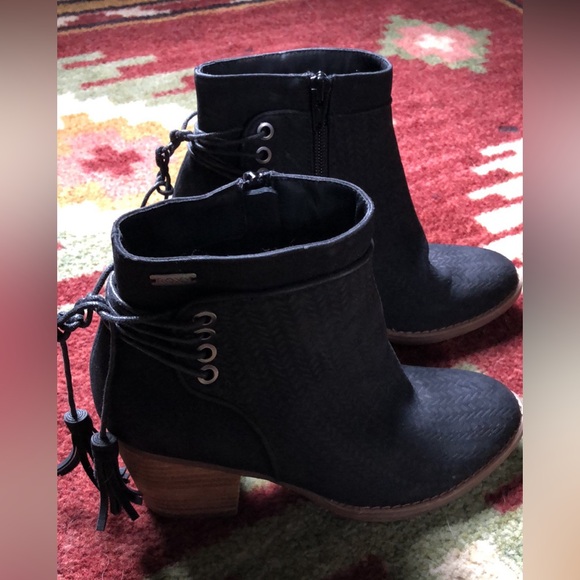 NWOT Roxy Booties - Picture 2 of 4